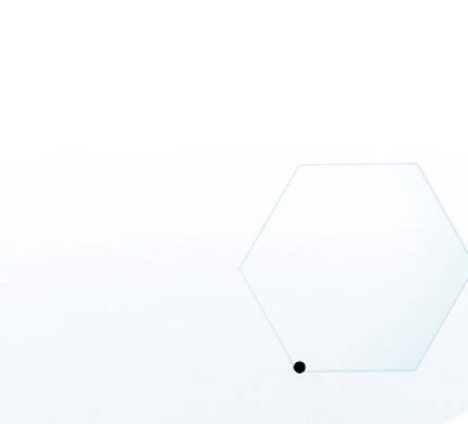 Fondo blanco con una forma hexagonal transparente y un pequeno punto negro en la parte inferior.