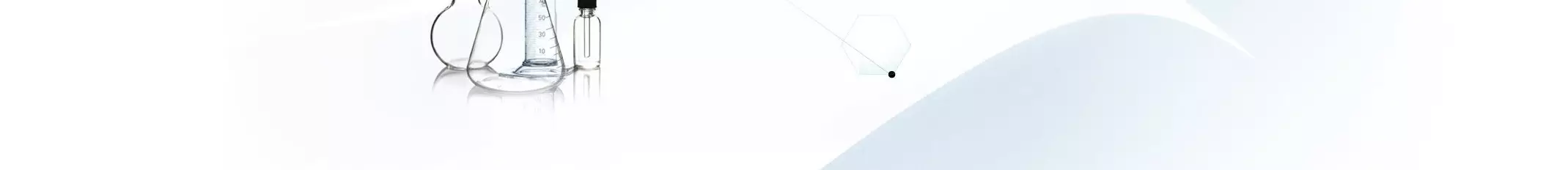 Alt text en espanol: "Fondo blanco con frascos de laboratorio y equipos de medicion en un diseno minimalista."