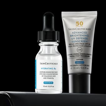 Botellas de sueros de SkinCeuticals: C E Ferulic, un tratamiento antioxidante, y HA Intensifier, para mejorar la hidratación.